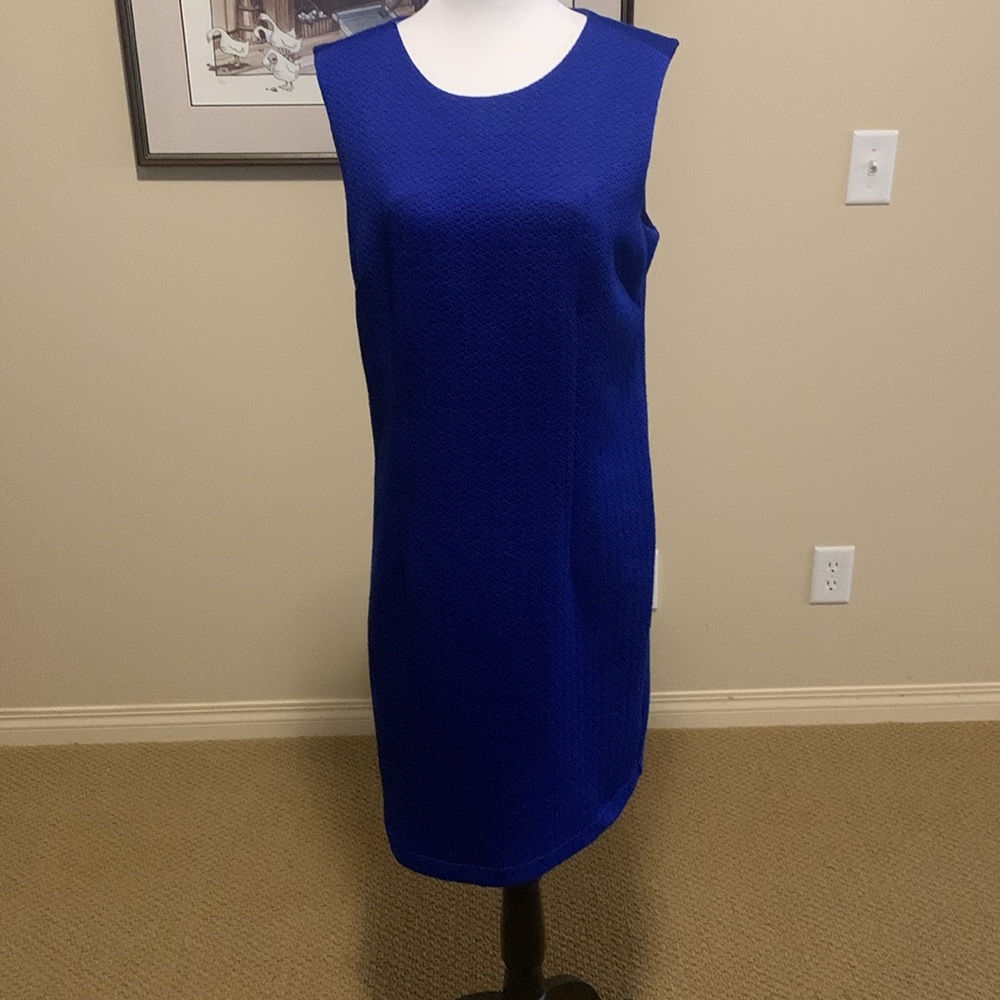 ALFRED SUNG blue embossed pattern